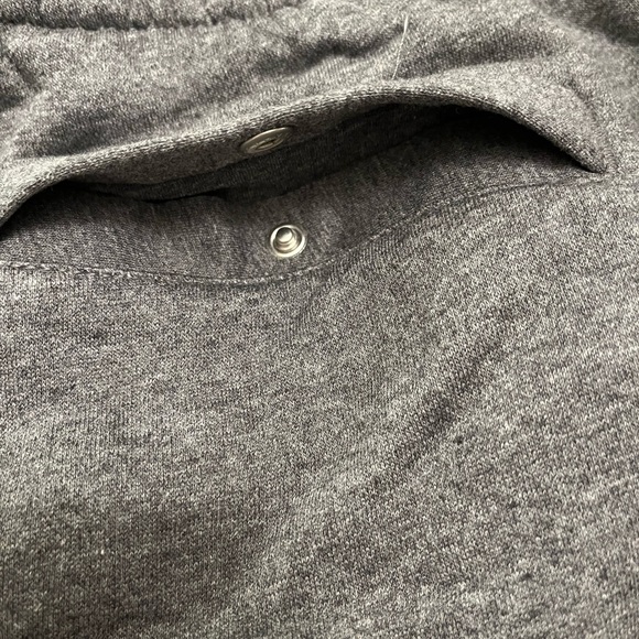 Nike Mens Charcoal shorts with White Logo - Picture 3 of 5